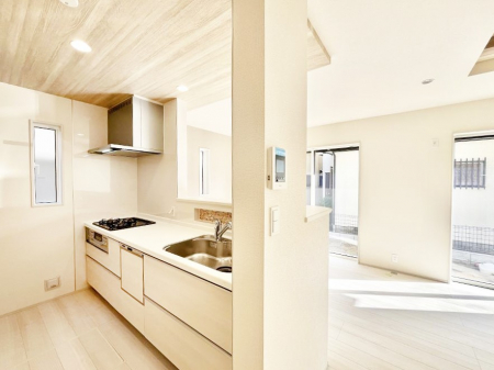 �L�b�`���@���������Ȃ���ł����Ƒ��Ƃ̉�b���y���߂�ΖʃL�b�`��