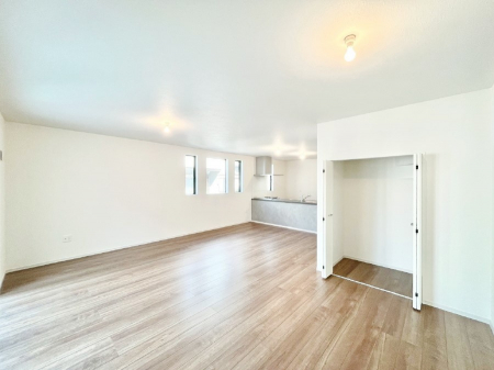 ���r���O�@���邢�z���������A�����̕��͋C�ɖ�������郊�r���O�E�_�C�j���O�B �@