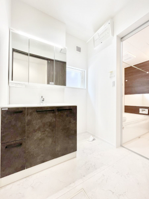 ���̑��@�L�X�Ƃ�Ƃ�̂��郉���h���[�X�y�[�X�B  