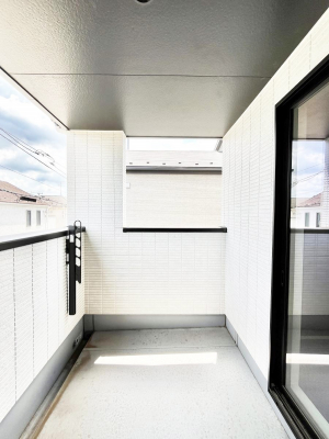 �o���R�j�[�@�㕔�ɉ������������Ă���̂ŋ}�ȉJ�̎��ɂ����S�ł��B 