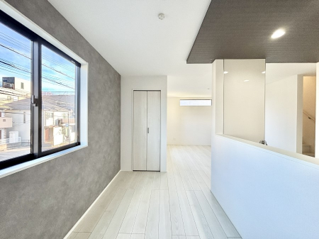 ���r���O�@���邢2�K���r���O�I�O����̎������V���b�g�A�E�g���ĉƑ��̃v���C�o�V�[�����܂��B