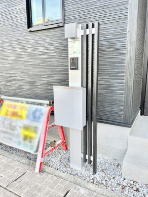 ���̑��@�\�D�E�C���^�[�z���E�|�X�g���ЂƂɏW��B�G���g�����X�ɂȂ��ރV���v���f�U�C���B