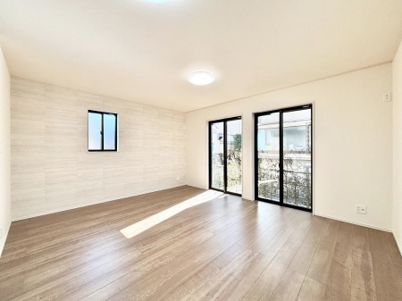 ���r���O�@���邢�z���������A�����̕��͋C�ɖ�������郊�r���O�_�C�j���O