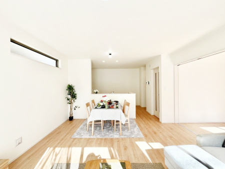 ���̑����ρ@�Ƒ��̏Ί炪���R�Ɛ��܂�Ă���A����ȕ��͋C�̃_�C�j���O�Ɏd�オ���Ă��܂��B