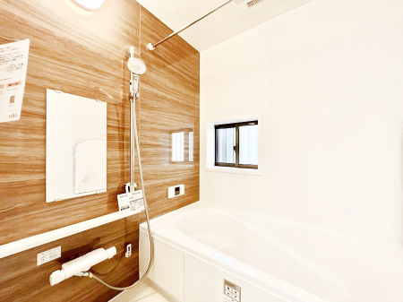 �����@���������̂���_�[�N�J���[����ɂ����o�X���[����1���̔������t���b�V���I