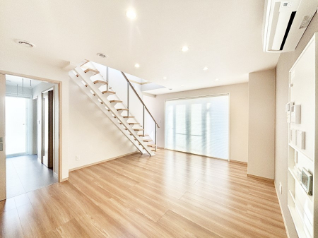 ���̑����ρ@�Ƒ��̏Ί炪���R�Ɛ��܂�Ă���A����ȕ��͋C�̃_�C�j���O�Ɏd�オ���Ă��܂��B