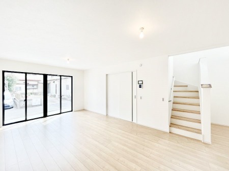 ���r���O�@�傫�ȑ����炽���Ղ�̗z���ƕ����������郊�r���O�_�C�j���O