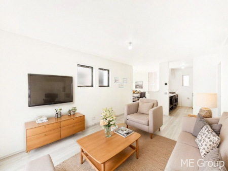 ���r���O�@�Ƒ��̘a�₩�ȉ�b���������Ă������B�J�����̂��郊�r���O�ł��B���Ƌ��CG�ł�  