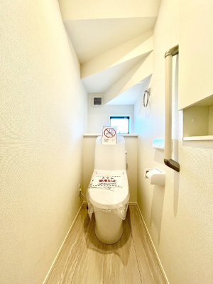 �g�C���@�g�C����1�K��2�K���ꂼ��ɔz�u����Ă��ĂƂĂ��֗��ł��B 