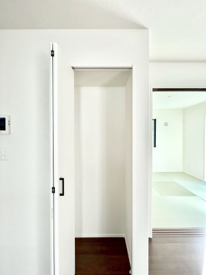 ���̑����ρ@���r���O���[�B�����Ɏ��[������ƕ����W�܂�LDK���X�b�L���Еt�������ł��ˁB  