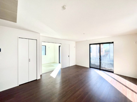 ���r���O�@�傫�ȑ����炽���Ղ�̗z���ƕ����������郊�r���O