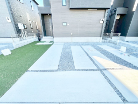 �@�ڂ̑O�����ԏꂾ�ƉJ�̓�����ʂɂ������������������֗��ł���