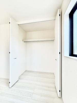 ���[�@�m���̃N���[�[�b�g�B���s��������̂Ō���̈ߗނ�����������܂�܂��B