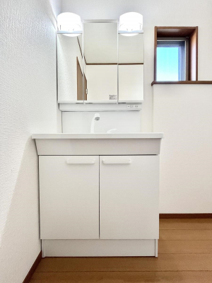 ���ʑ�E���ʏ��@�O�ʋ��̗��ɁA���ϕi��q���p�i�Ȃǂ����[�\�B���ʑ����������ƕۂ��܂��I