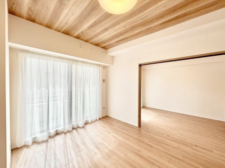 ���r���O�@�傫�ȑ����炽���Ղ�̗z���ƕ����������郊�r���O