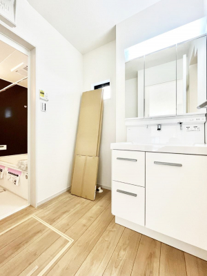 ���ʑ�E���ʏ��@��Ƃ�̐��ʃX�y�[�X�Œ��̐g�x�x���X���[�Y��