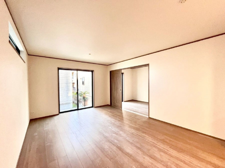 ���̑����ρ@�Ƒ��̏Ί炪���R�Ɛ��܂�Ă���A����ȕ��͋C�̃_�C�j���O�Ɏd�オ���Ă��܂��B