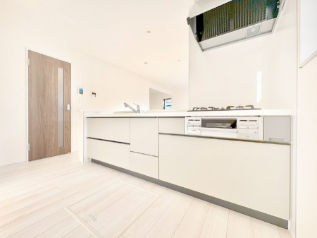 �L�b�`���@���r���O�ŗV�Ԃ��q�l�������Ȃ��炨�������ł���ΖʃL�b�`���B  