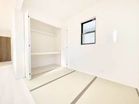 ���̑����ρ@���r���O�Ɨׂ荇���Ă���a���B�ق��ƈꑧ�ł���a�̋�Ԃ��Y�ꂸ�ɁB 