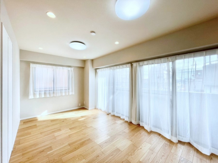 ���r���O�@�傫�ȑ����炽���Ղ�̗z���ƕ����������郊�r���O