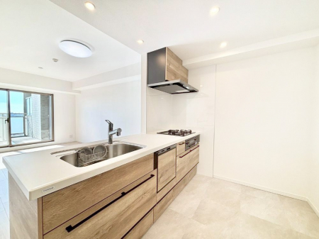 �L�b�`���@���r���O�ŗV�Ԃ��q�l�������Ȃ��炨�������ł���ΖʃL�b�`���B  