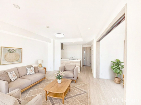 ���r���O�@�Ƒ��̘a�₩�ȉ�b���������Ă������B�J�����̂��郊�r���O�ł��B���Ƌ��CG�ł�  