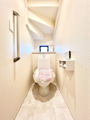 �g�C���@�g�C����1�K��2�K���ꂼ��ɔz�u����Ă��ĂƂĂ��֗��ł��B 