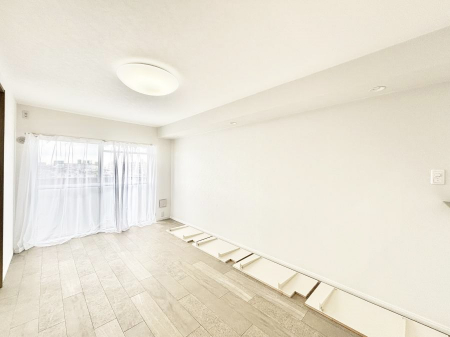 ���r���O�@�傫�ȑ����炽���Ղ�̗z���ƕ����������郊�r���O