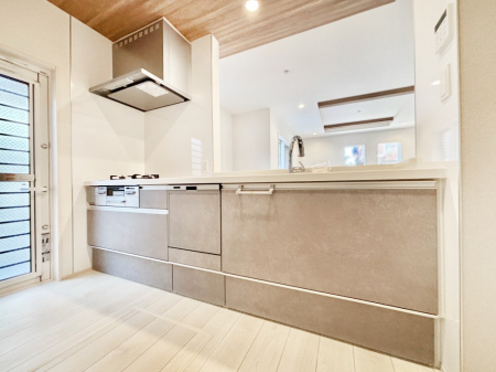 �L�b�`���@�������������I�ɁA�y�����I�V�X�e���L�b�`��