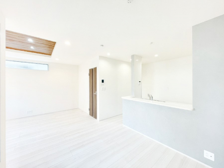 ���̑����ρ@�Ƒ��̏Ί炪���R�Ɛ��܂�Ă���A����ȕ��͋C�̃_�C�j���O�Ɏd�オ���Ă��܂��B