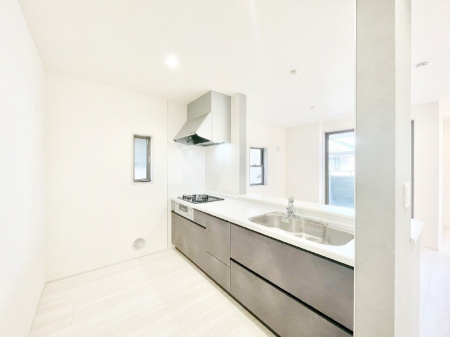 �L�b�`���@���Ƒ��̉�b�e�ޑΖʃL�b�`���B���������̃p�p�}�}�����Ƒ��Ɖ߂������Ԃ����������I