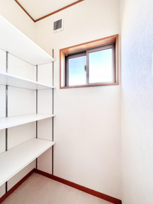 ���[�@2�K�L�����[�B�G�ߕi��|���p�i�A���p�i�̃X�g�b�N�Ȃǂ����[�ł��܂��B�@