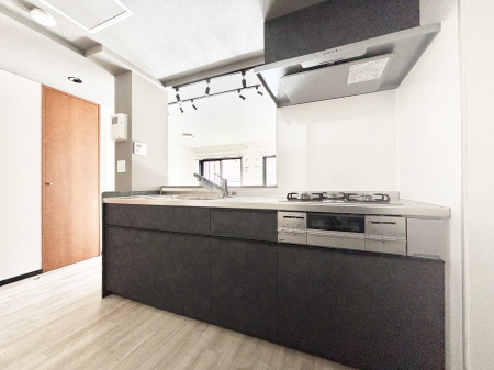 �L�b�`���@�J�E���^�[�z���ɂ��b�������Ȃ��疈���̂������������Ɗy����