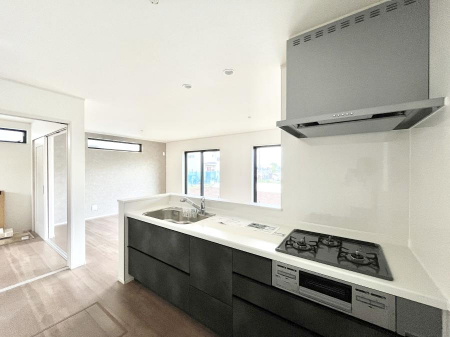 �L�b�`���@���������Ȃ���ł����Ƒ��Ƃ̉�b���y���߂�ΖʃL�b�`��