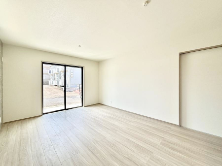 ���̑����ρ@�Ƒ��̏Ί炪���R�Ɛ��܂�Ă���A����ȕ��͋C�̃_�C�j���O�Ɏd�オ���Ă��܂��B