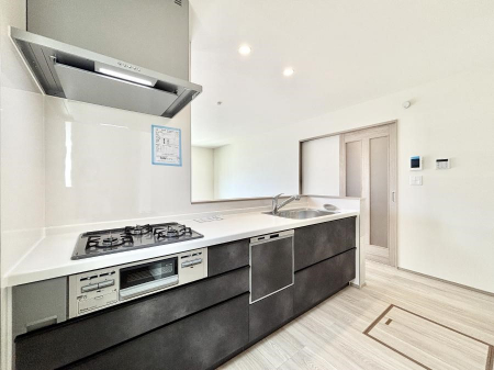 �L�b�`���@���������Ȃ���ł����Ƒ��Ƃ̉�b���y���߂�ΖʃL�b�`��