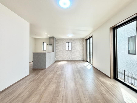 ���r���O�@���邢�z���������A�����̕��͋C�ɖ�������郊�r���O�E�_�C�j���O�B 