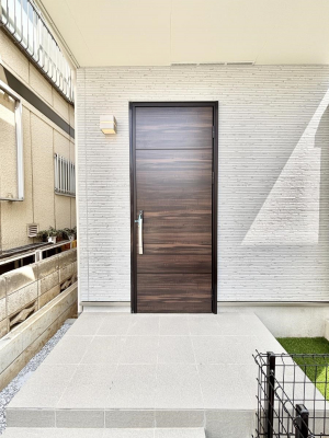 ���ց@��؂ȉƑ��A���q���o�}���錺�ցB