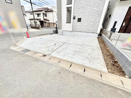 �@2��i�Ԏ�ɂ��j���ԉI���Ƒ��݂�Ȃ̎��]�Ԃ��u����L�X�J�[�X�y�[�X�B