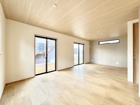 ���r���O�@���邢�z���������A�����̕��͋C�ɖ�������郊�r���O�E�_�C�j���O�B