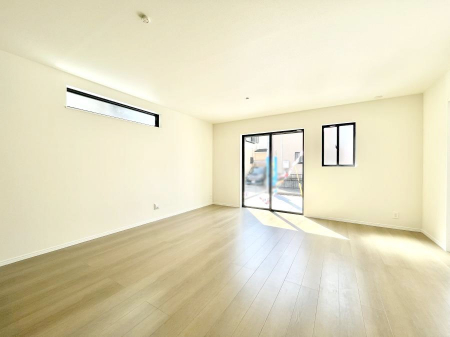 ���r���O�@���邢�z���������A�����̕��͋C�ɖ�������郊�r���O�E�_�C�j���O�B 