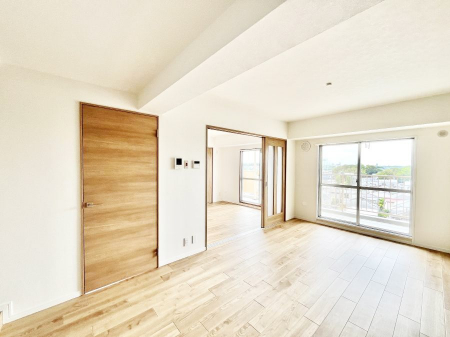 ���r���O�@�傫�ȑ����炽���Ղ�̗z���ƕ����������郊�r���O