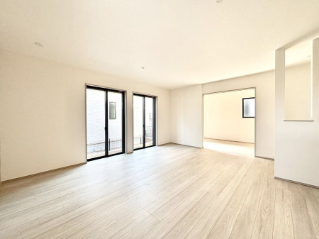 ���̑����ρ@�Ƒ��̏Ί炪���R�Ɛ��܂�Ă���A����ȕ��͋C�̃_�C�j���O�Ɏd�オ���Ă��܂��B