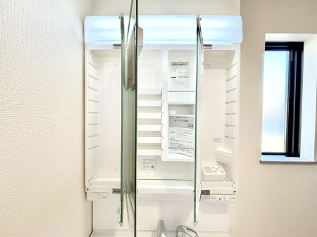 ���̑����ρ@�O�ʋ��̗��ɁA���ϕi��q���p�i�Ȃǂ����[�\�B���ʑ����������ƕۂ��܂��I