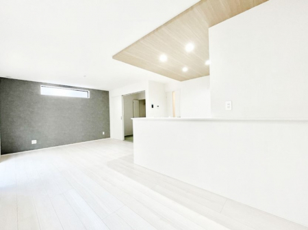 ���̑����ρ@�Ƒ��̏Ί炪���R�Ɛ��܂�Ă���A����ȕ��͋C�̃_�C�j���O�Ɏd�オ���Ă��܂��B