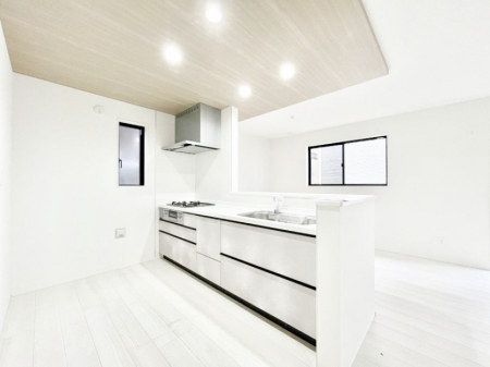 �L�b�`���@���Ƒ��̉�b�e�ޑΖʃL�b�`���B���������̃p�p�}�}�����Ƒ��Ɖ߂������Ԃ����������I