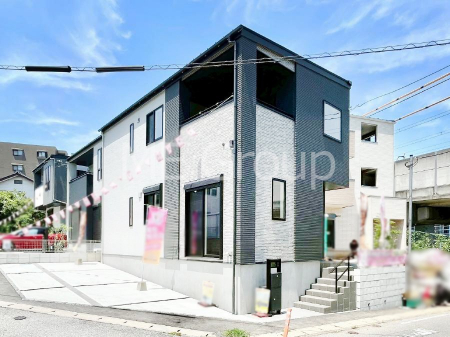 ���n�O�ώʐ^�@�������ꂽ�O�ρA�㎿�ȏZ��Ԃ��L���鎺���͉i�����S���ĉ߂�����Z���ł��B 