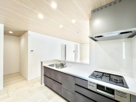 �L�b�`���@���������Ȃ���ł����Ƒ��Ƃ̉�b���y���߂�ΖʃL�b�`��