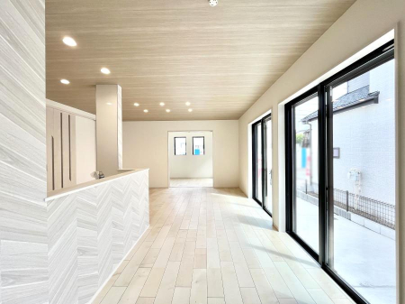 ���r���O�@�傫�ȑ����炽���Ղ�̗z���ƕ����������郊�r���O