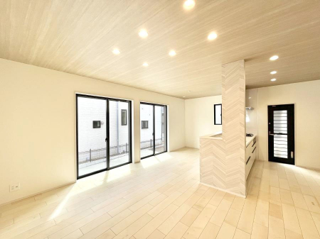 ���̑����ρ@�Ƒ��̏Ί炪���R�Ɛ��܂�Ă���A����ȕ��͋C�̃_�C�j���O�Ɏd�オ���Ă��܂��B